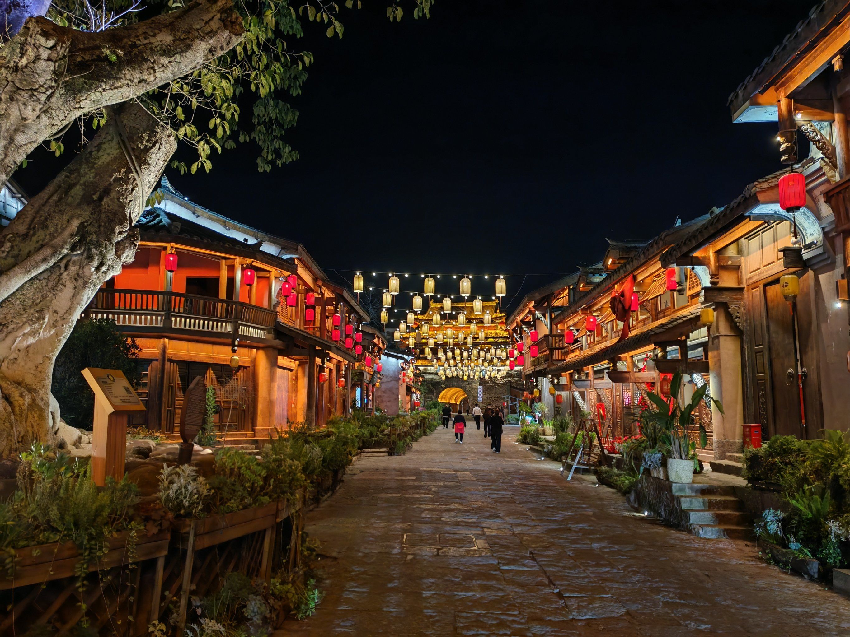 古镇夜色撩人心