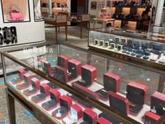 -万物奢潮中古奢侈品(青岛店)