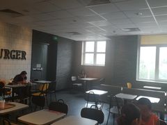 大堂-麦当劳(杨林得来速店)