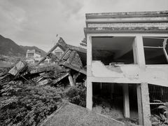 -四川汶川特大地震漩口中学遗址