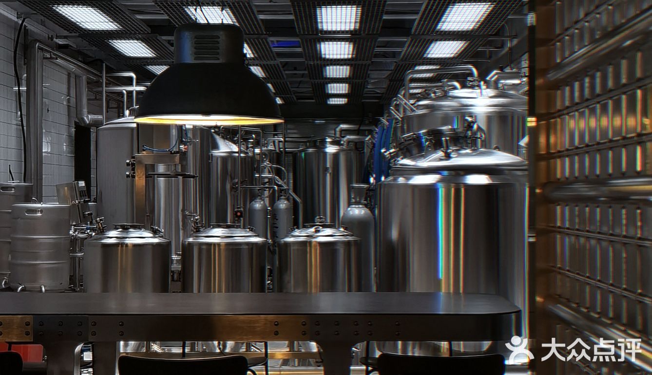 南京新店|把酿酒厂搬进店里的金属工业风精酿酒馆