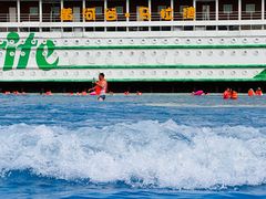 -黄河谷马拉湾海浪浴场