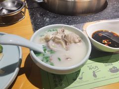 -洪氏嗨捞·广东猪肚鸡·椰子鸡火锅(西咸万象城店)