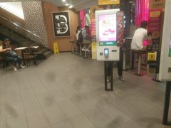 门面-麦当劳(百联西郊购物中心店)