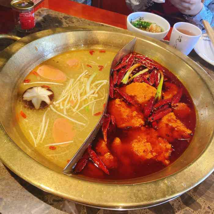 鱼当家蛙做主(驷马桥店)-"火锅店离地铁站很近,很好找,我和我朋友点.