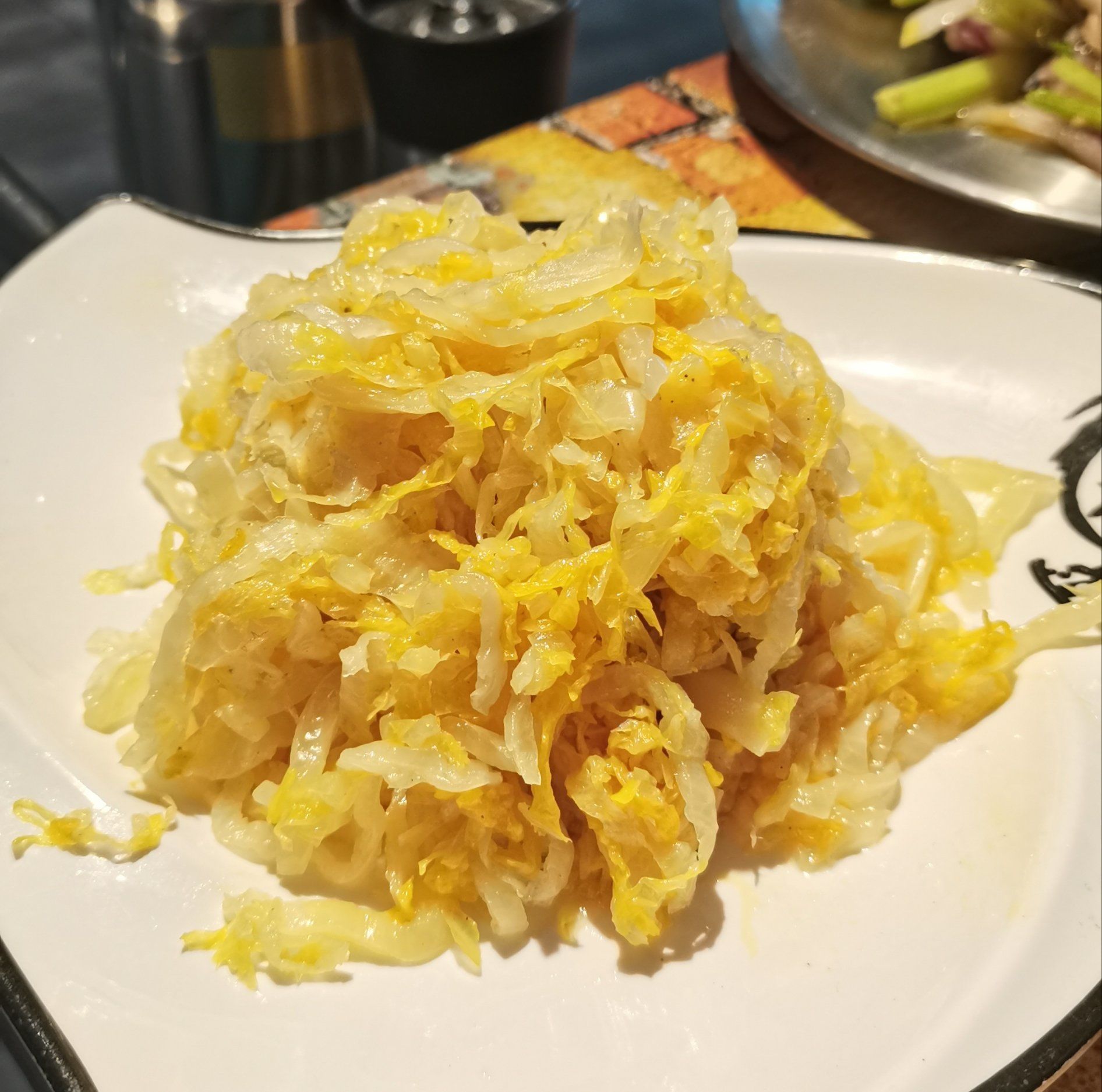 东北烤肉的酸菜真的很好吃哦,肉也不错,新鲜大份