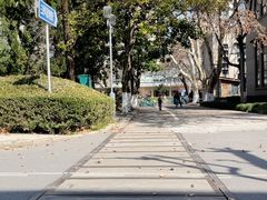 -同济大学本部学苑饮食广场