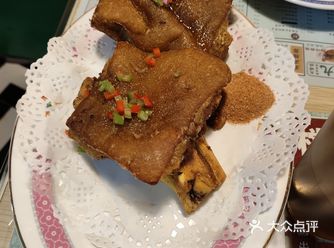 椒盐猪手是一道**以猪蹄和椒盐为主要食材制作的传统风