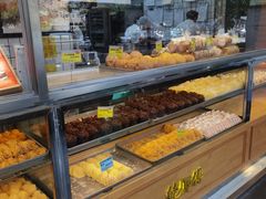 面包甜点陈列柜-鲍师傅糕点(江苏路店)