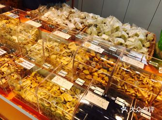 万达3楼的果干儿店  没有门面  就在走道里