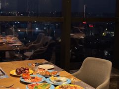 -荣誉国际酒店-云顶旋转餐厅