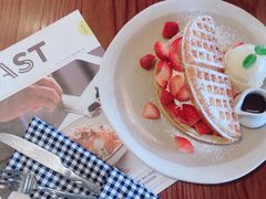 -ROAST coffee & eatery