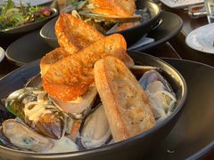 -12 Rocks Beach Bar Cafe