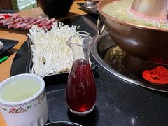 -果松木炭酸菜铜火锅·外婆参鸡汤