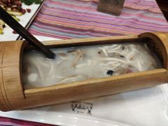 -香巴拉云南餐厅(华莱坞店)