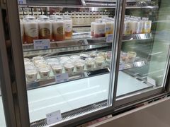 面包甜点陈列柜-白色日记·手作酸奶(麦凯乐店)