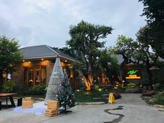 -Chom Cafe and Restaurant