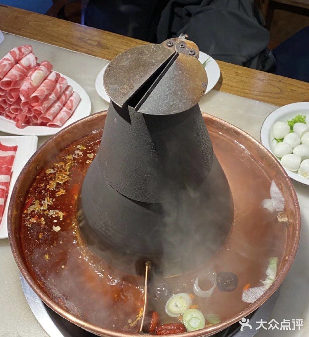 天冷的第一顿火锅，选在南门涮肉，一直排队，得早来