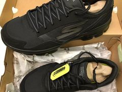 -SKECHERS 斯凯奇(上海国际时尚中心店)