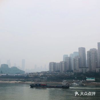 个人觉得弹子石绝对是重庆看夜景最棒的地方