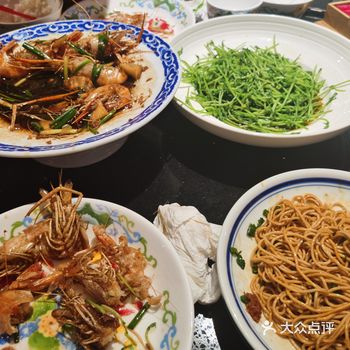 「老头儿油爆河虾」：这个绝了，脆皮虾很好吃