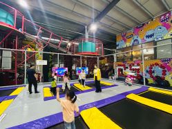 -趣玩空间蹦床乐园(临平旗舰店)