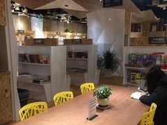 -新华里咖啡书吧(新华书店小寨店)