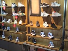 -云柏鞋业(十里堡店)