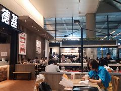 大堂-肯德基(虹桥机场T2北指廊精选外卖点店)