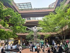 -瑞虹新天地月亮湾
