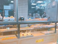 面包甜点陈列柜-鲍师傅糕点(江苏路店)