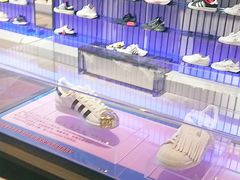 -阿迪达斯(武林银泰三叶草店)