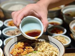 -蟹黄鱼·海派深夜面馆(巨鹿路店)
