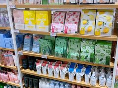 -名创优品(北京新中关购物中心地铁层店)