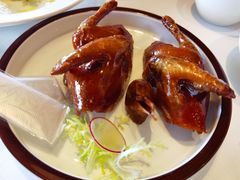 玻璃皮润烧乳鸽皇-富力丽思卡尔顿酒店·丽轩中餐厅