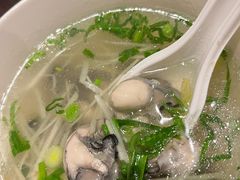 蚵仔汤-壹等品霸王猪脚(世紀廣場旁)