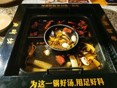-老牌坊云南鱼豆花火锅(哈西万达店)
