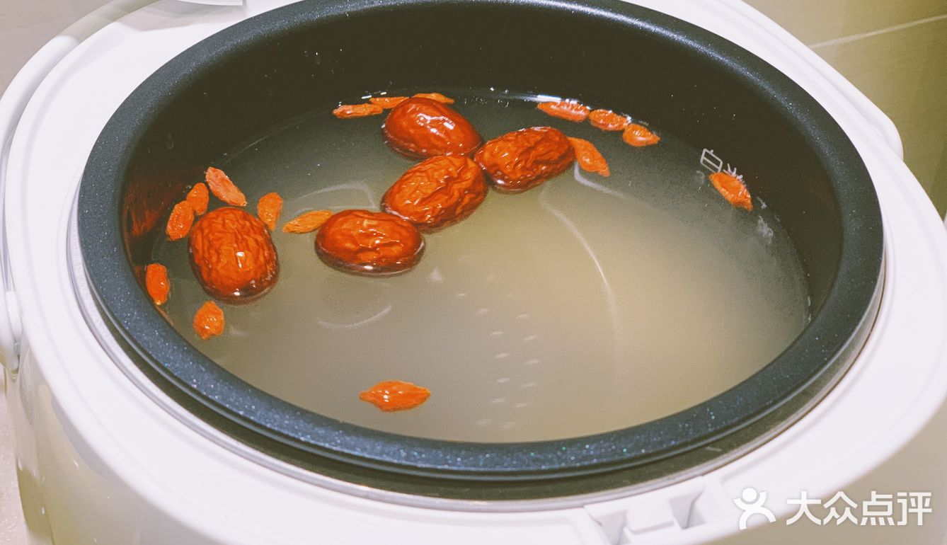 早上就喝桂圆红枣枸杞小米粥～