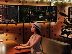 -FOUR PLAY BAR
