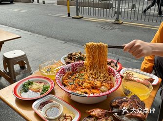 在深圳…我坠害怕倒闭的小店