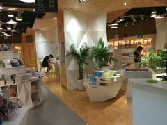 -新华里咖啡书吧(新华书店小寨店)