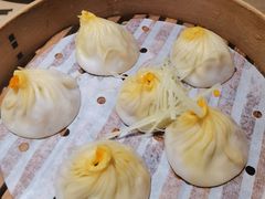 手拆六月黄小笼包-苏小柳点心·手作小笼包(浦东嘉里城分院)