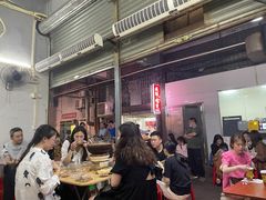 等位区-威邵鸡煲(西华路总店)