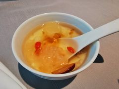 银耳莲子羹-屋里厢上海菜馆