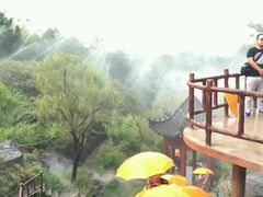 -雪山彩虹谷景区