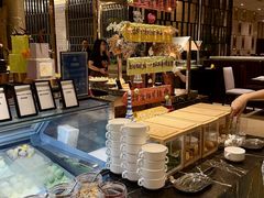 -广州万富希尔顿酒店·感趣自助餐厅·金秋蟹宴生蚝海鲜刺身