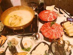 安格斯牛肉-鲜入围煮花胶鸡海鲜火锅
