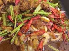 -阿瓦山寨·湘菜现炒·剁椒鱼头王(咸阳总店)