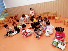 -小门牙好性格托育(北外滩中心)