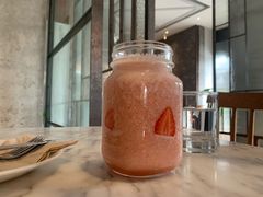 鲜榨菠萝草莓果汁-The Rug Cafe(王府中环店)